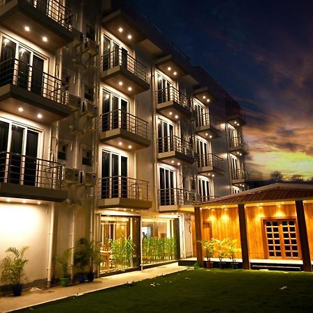 Blue Waves Hotel Tajpur Exterior foto