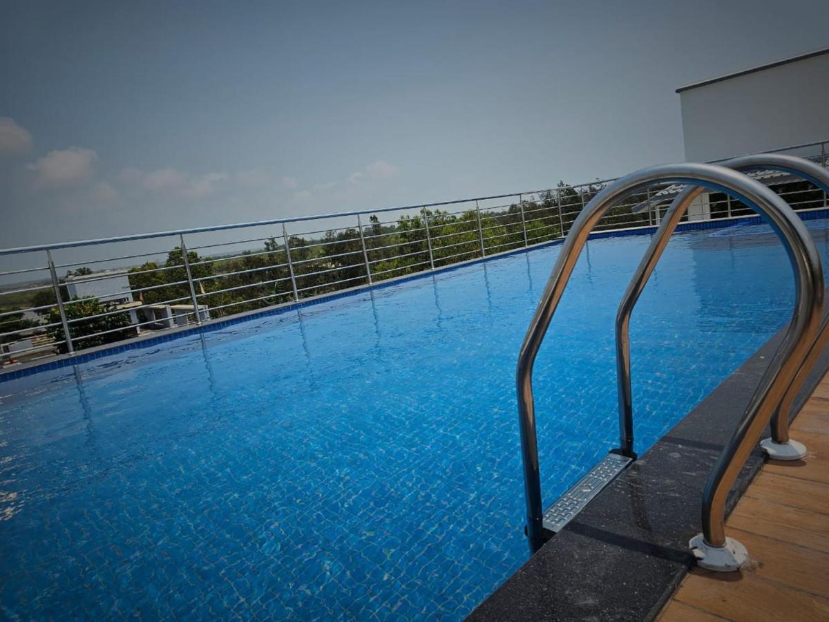 Blue Waves Hotel Tajpur Exterior foto