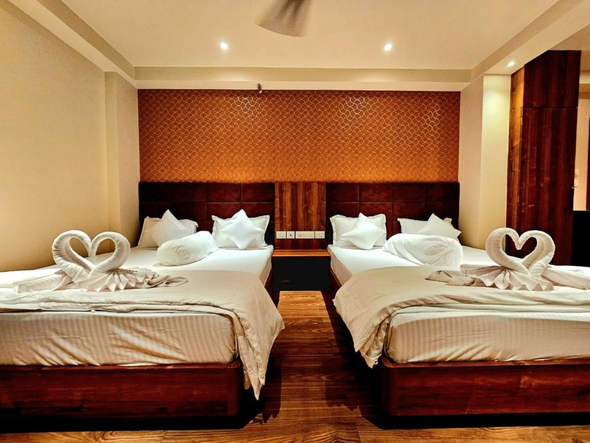 Blue Waves Hotel Tajpur Exterior foto
