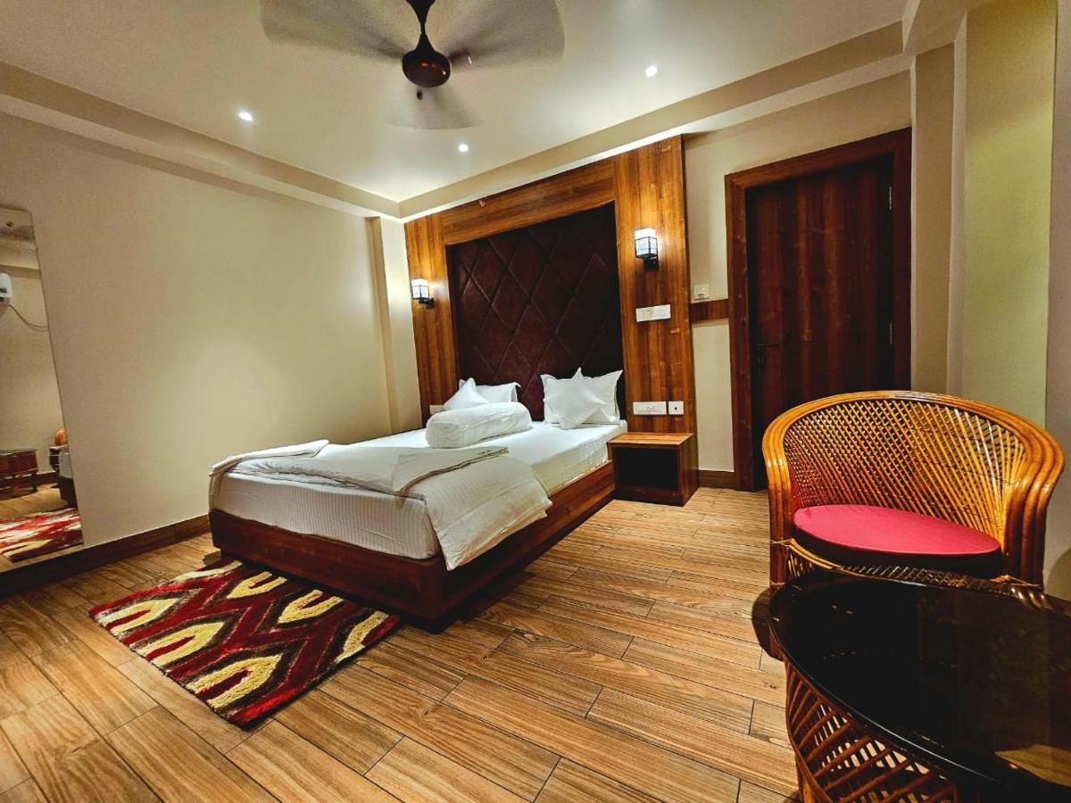 Blue Waves Hotel Tajpur Exterior foto