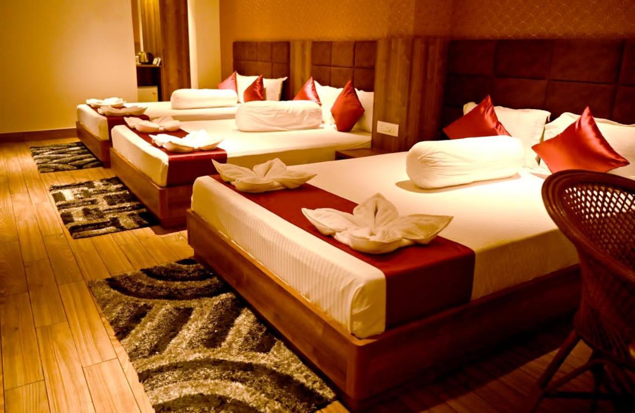 Blue Waves Hotel Tajpur Exterior foto