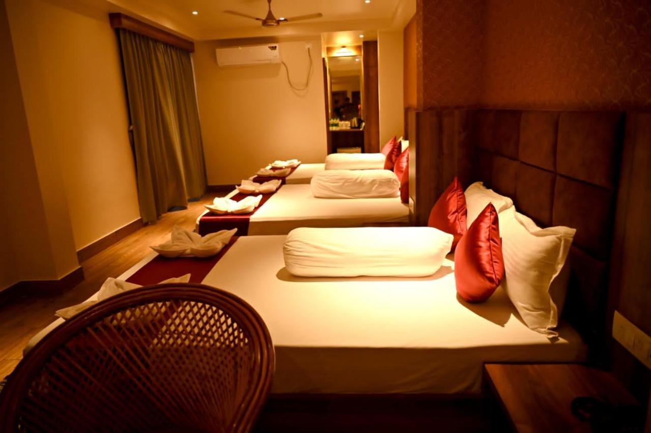 Blue Waves Hotel Tajpur Exterior foto