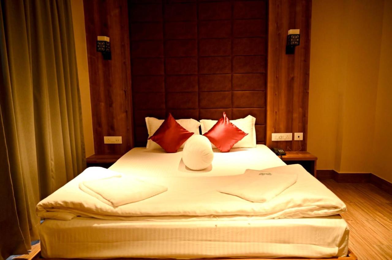 Blue Waves Hotel Tajpur Exterior foto