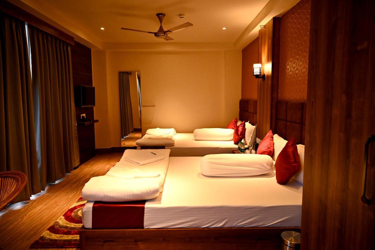 Blue Waves Hotel Tajpur Exterior foto