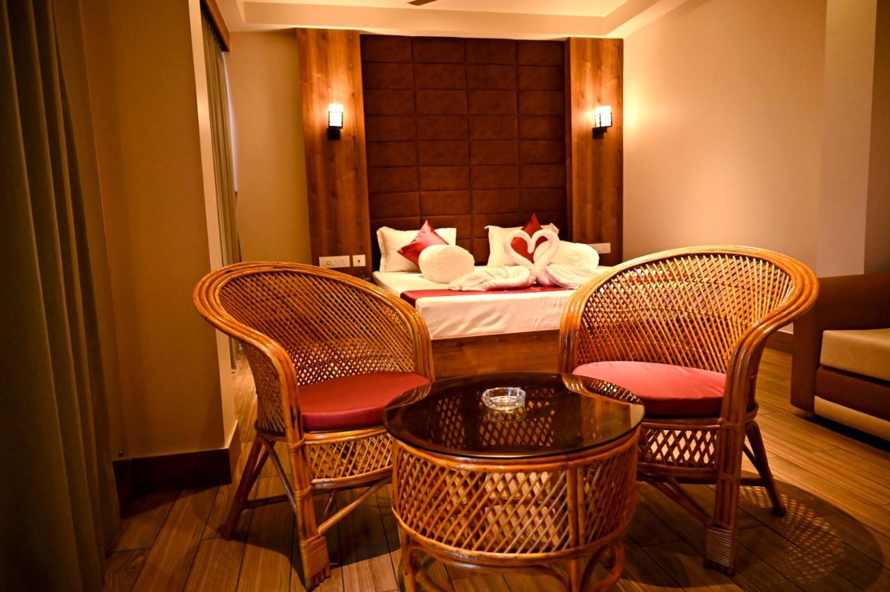 Blue Waves Hotel Tajpur Exterior foto