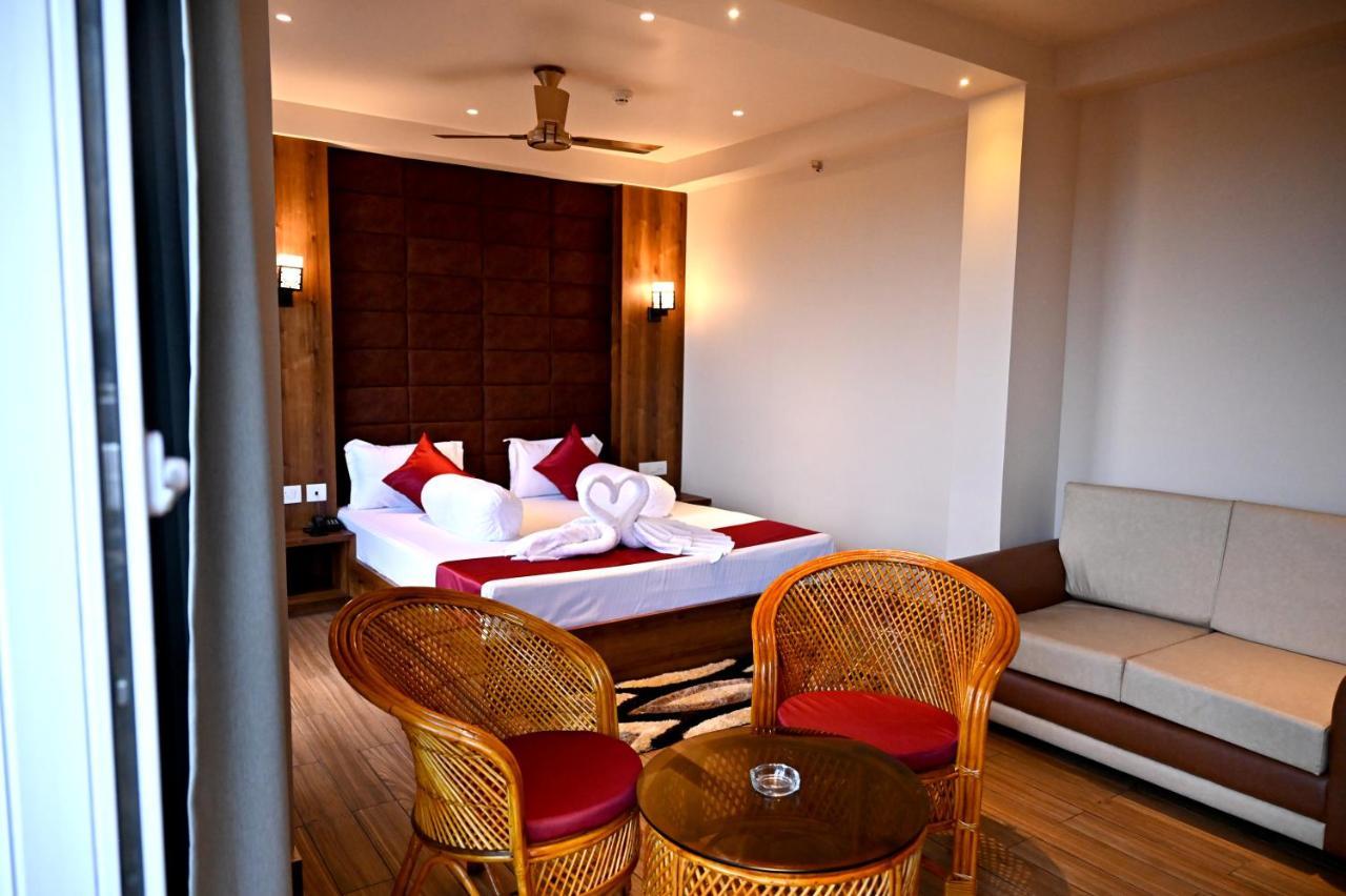 Blue Waves Hotel Tajpur Exterior foto