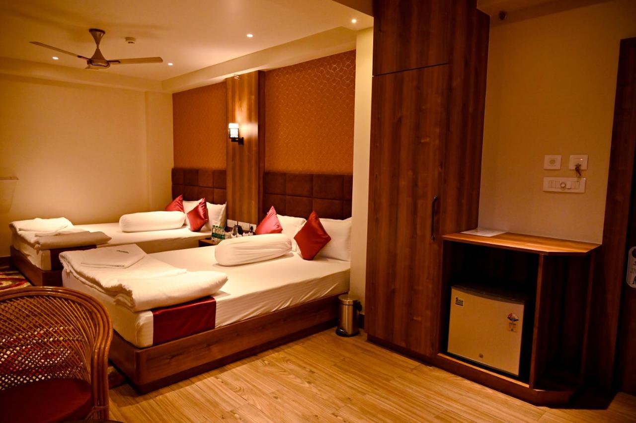 Blue Waves Hotel Tajpur Exterior foto