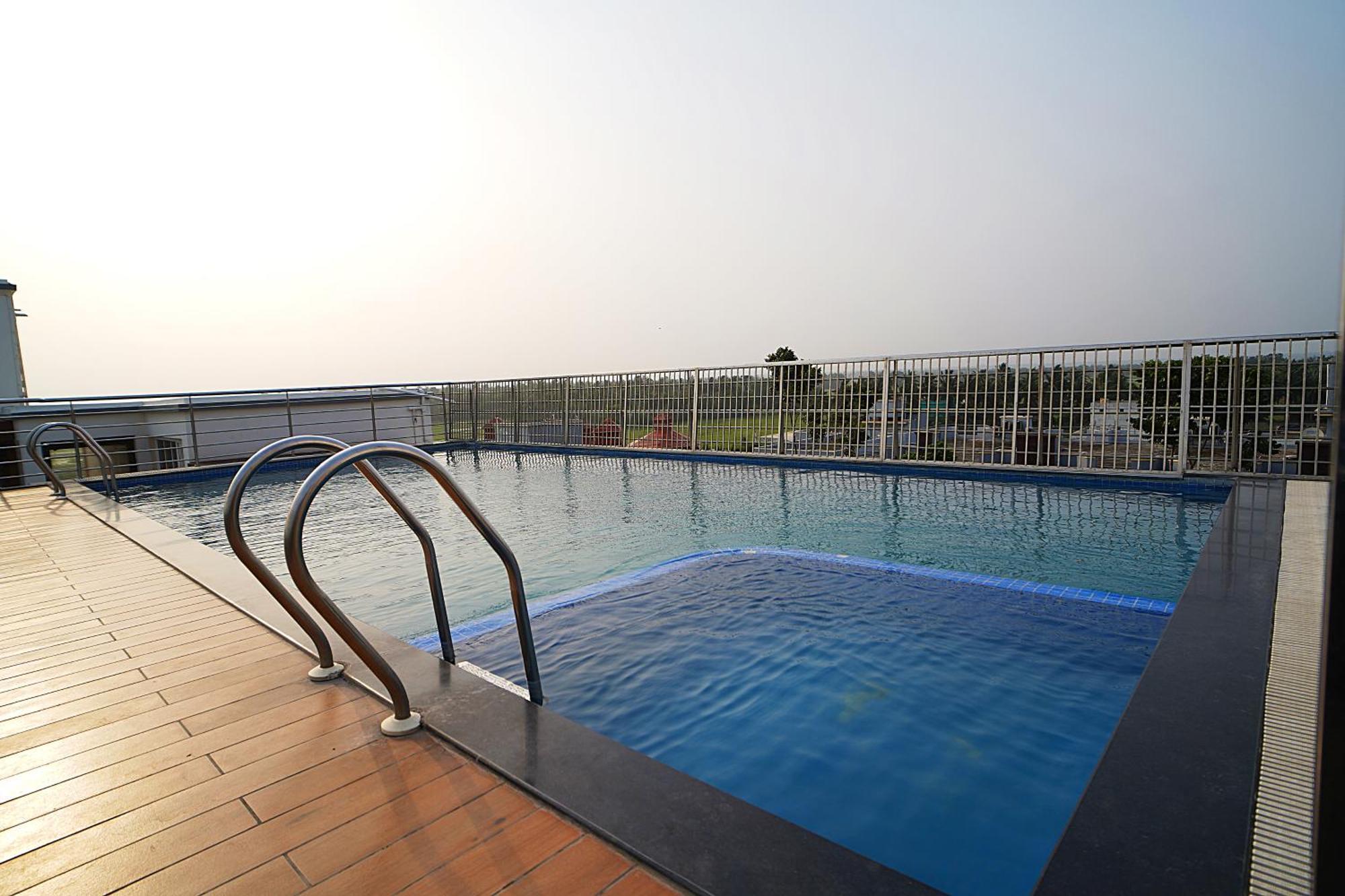 Blue Waves Hotel Tajpur Exterior foto