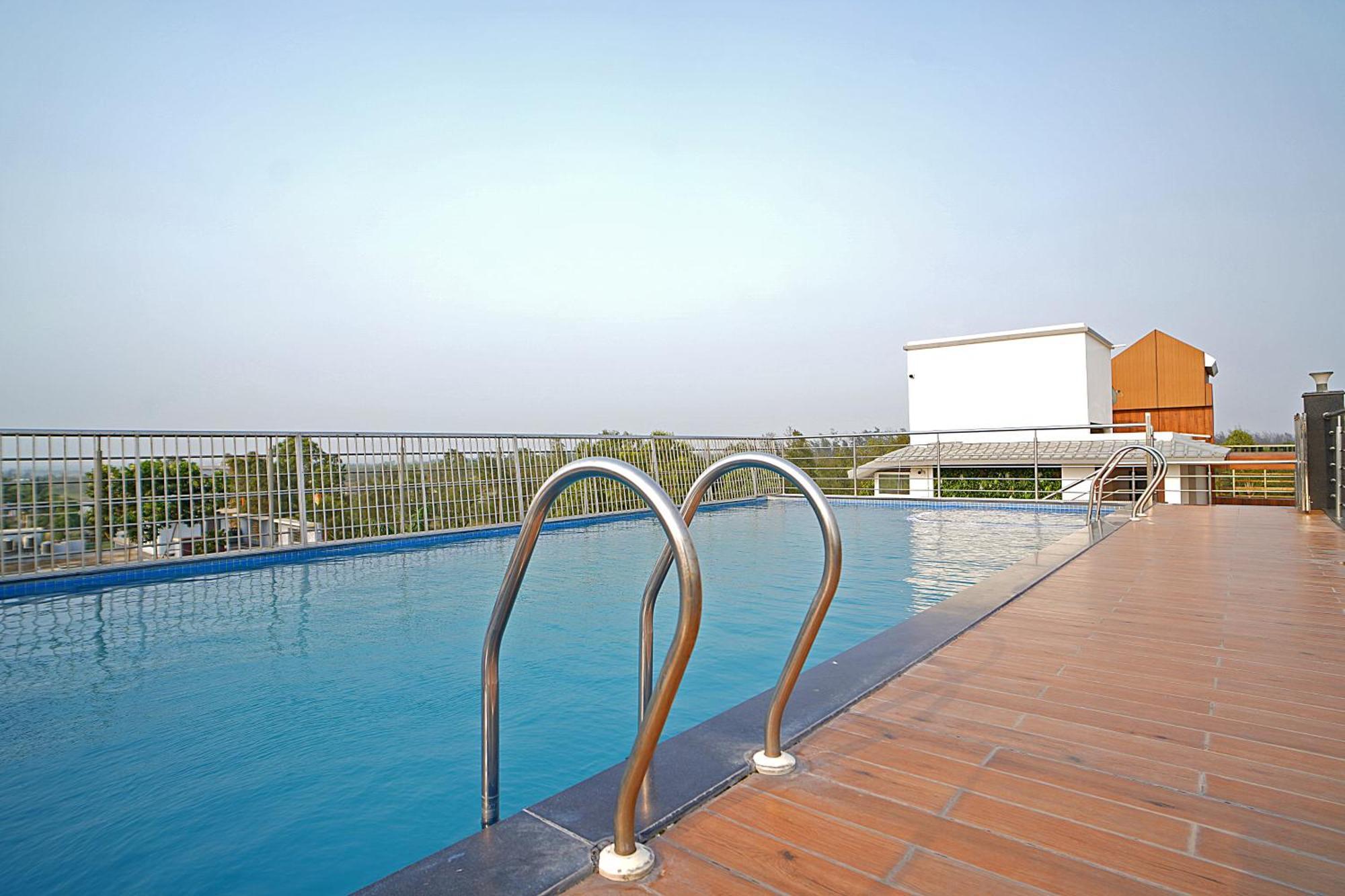 Blue Waves Hotel Tajpur Exterior foto