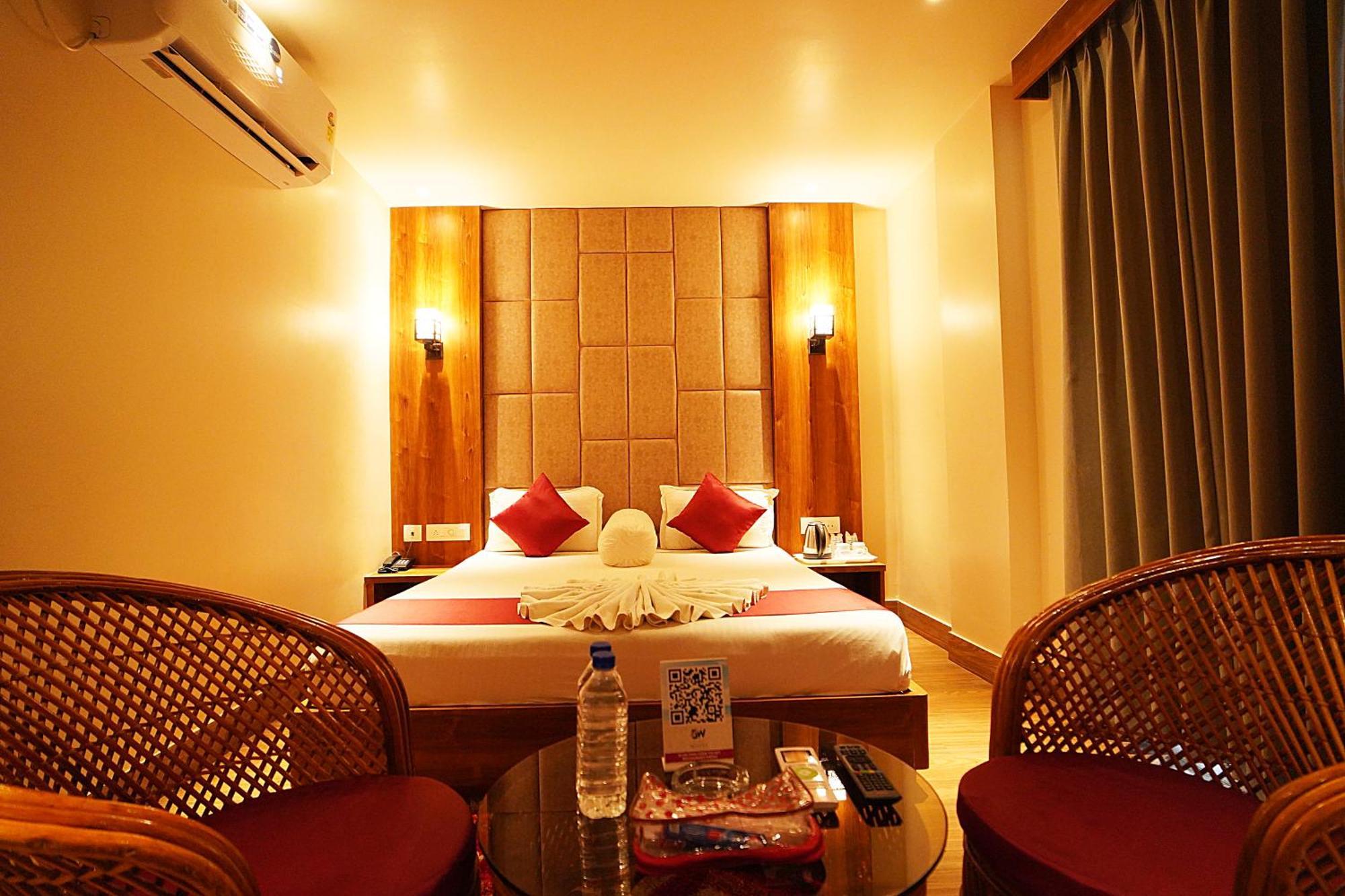 Blue Waves Hotel Tajpur Exterior foto