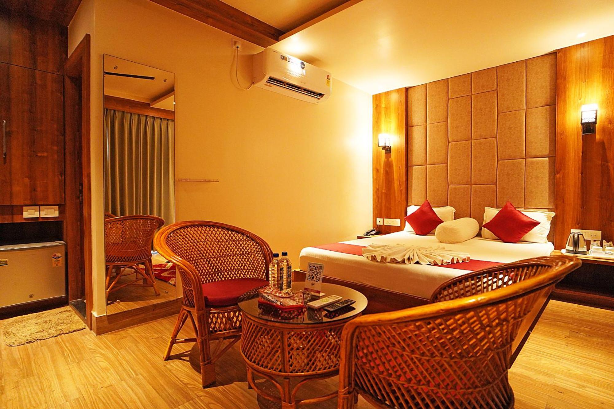 Blue Waves Hotel Tajpur Exterior foto