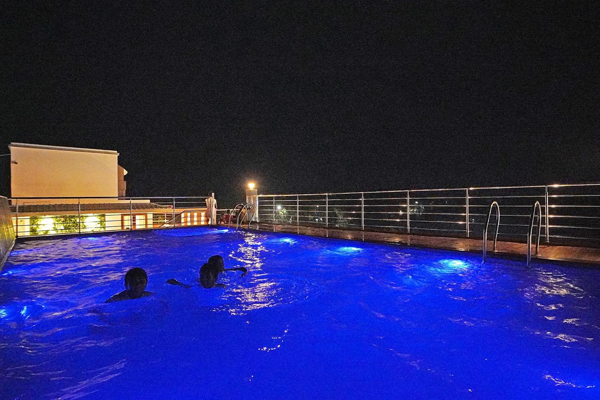 Blue Waves Hotel Tajpur Exterior foto