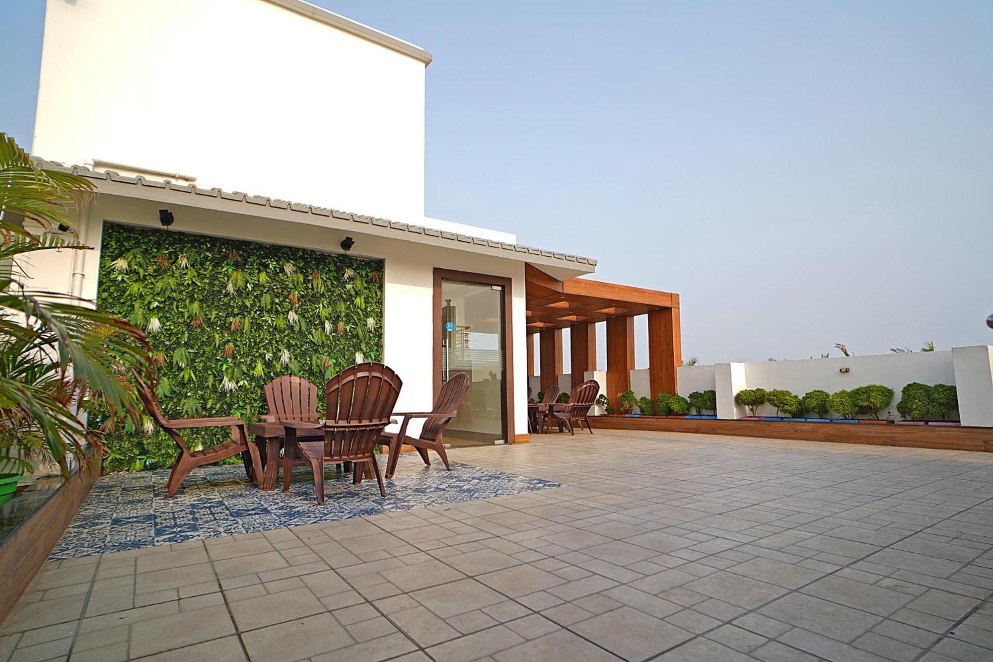 Blue Waves Hotel Tajpur Exterior foto
